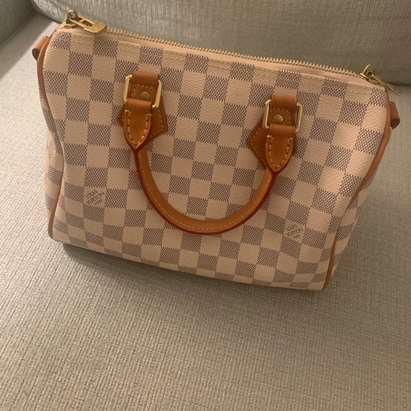 White leather bag. High quality not Louis Vuitton. - Picture 2 of 12